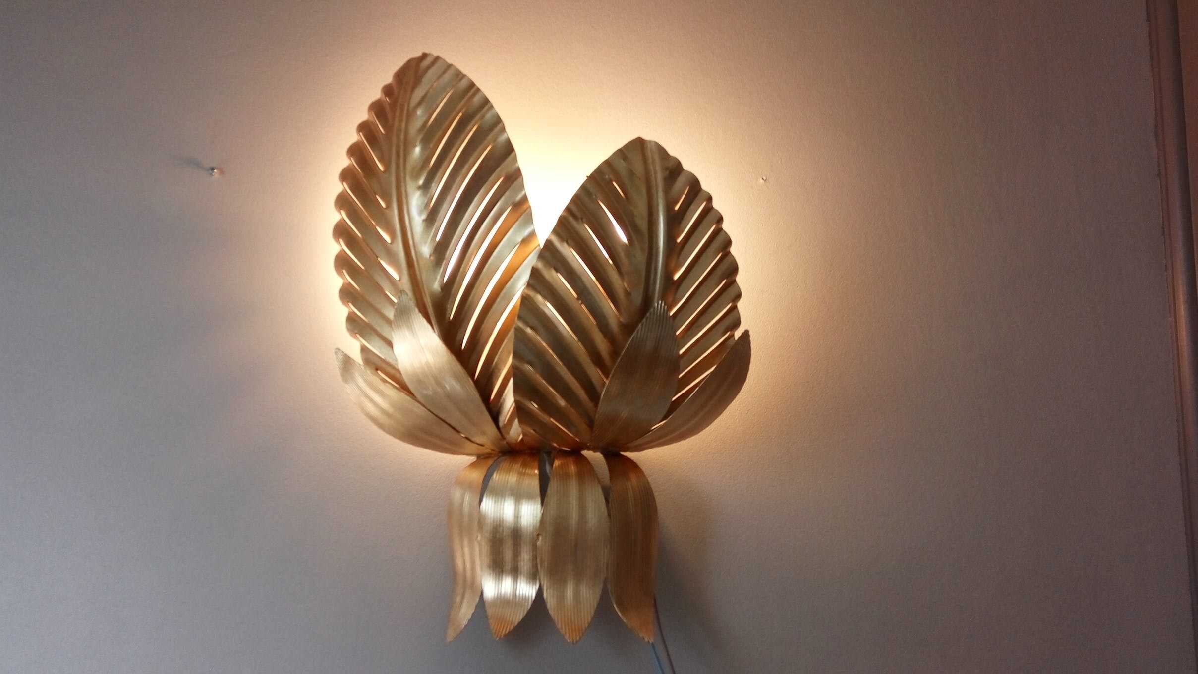 Palm leaves sconce