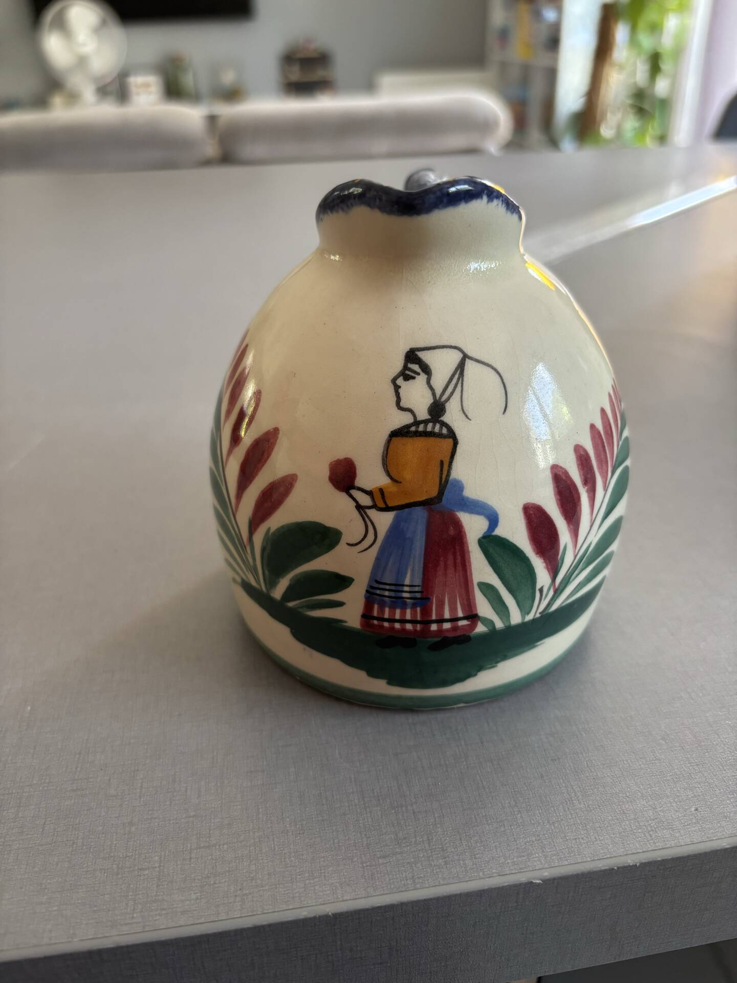Petite carafe / petit pichet HB Quimper 909 – décor breton