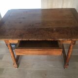 Rectangular table with base spacer