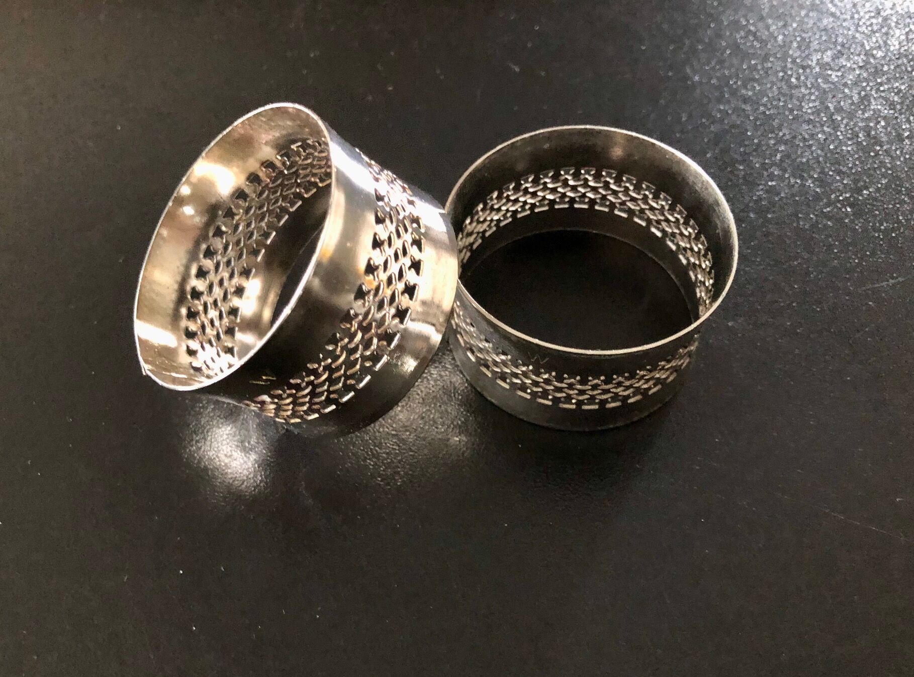 Paire de ronds de serviette années 60