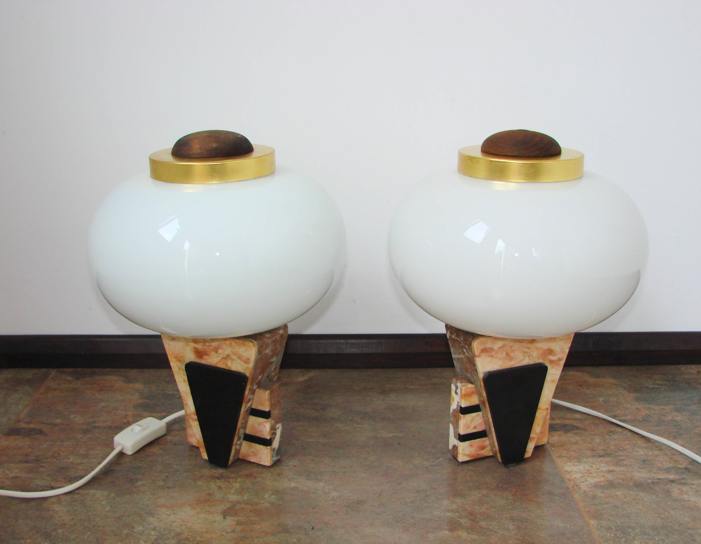Une paire de lampes de table de style Art Déco, années 1950.