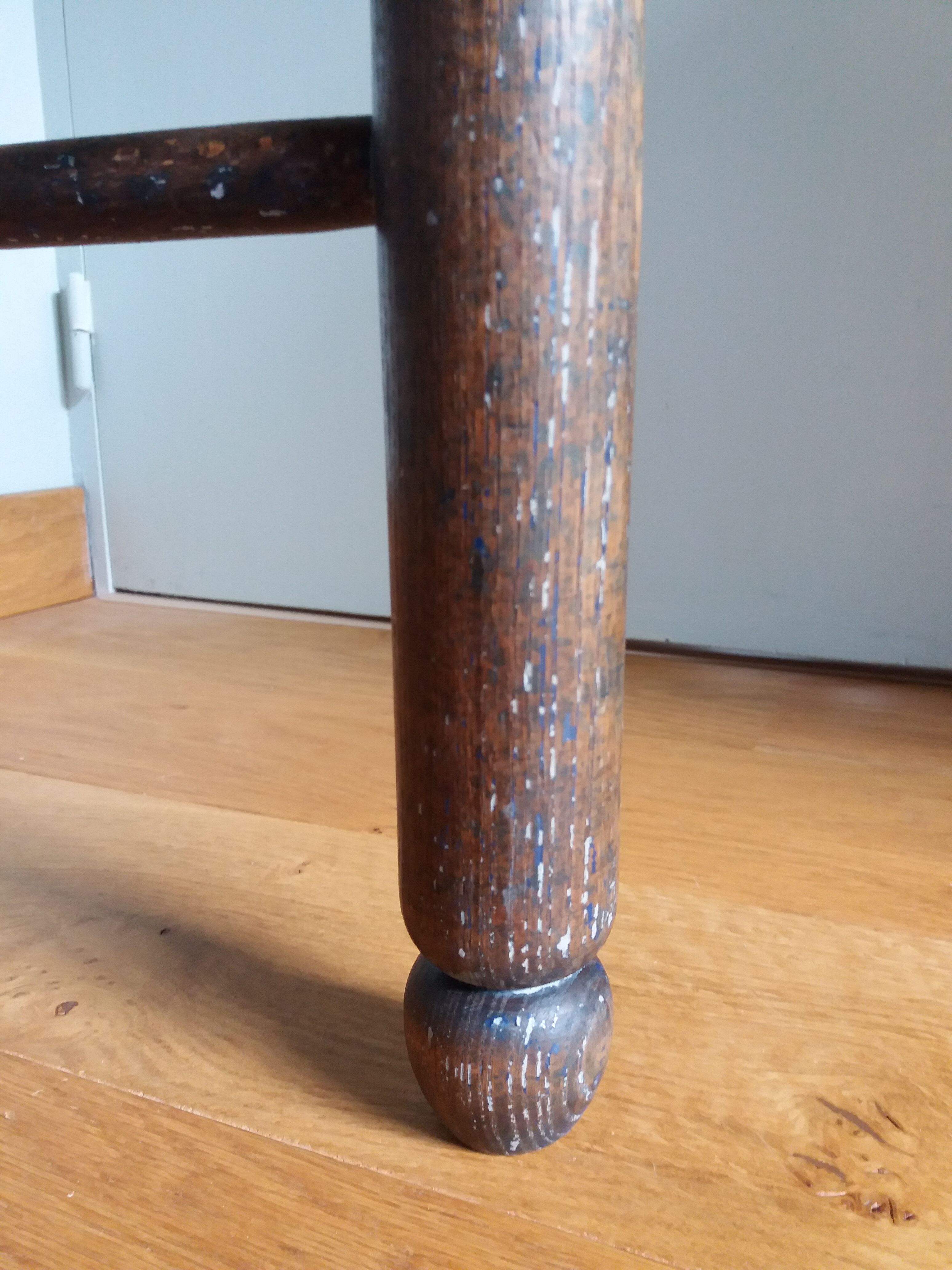 Mulched tripod stool