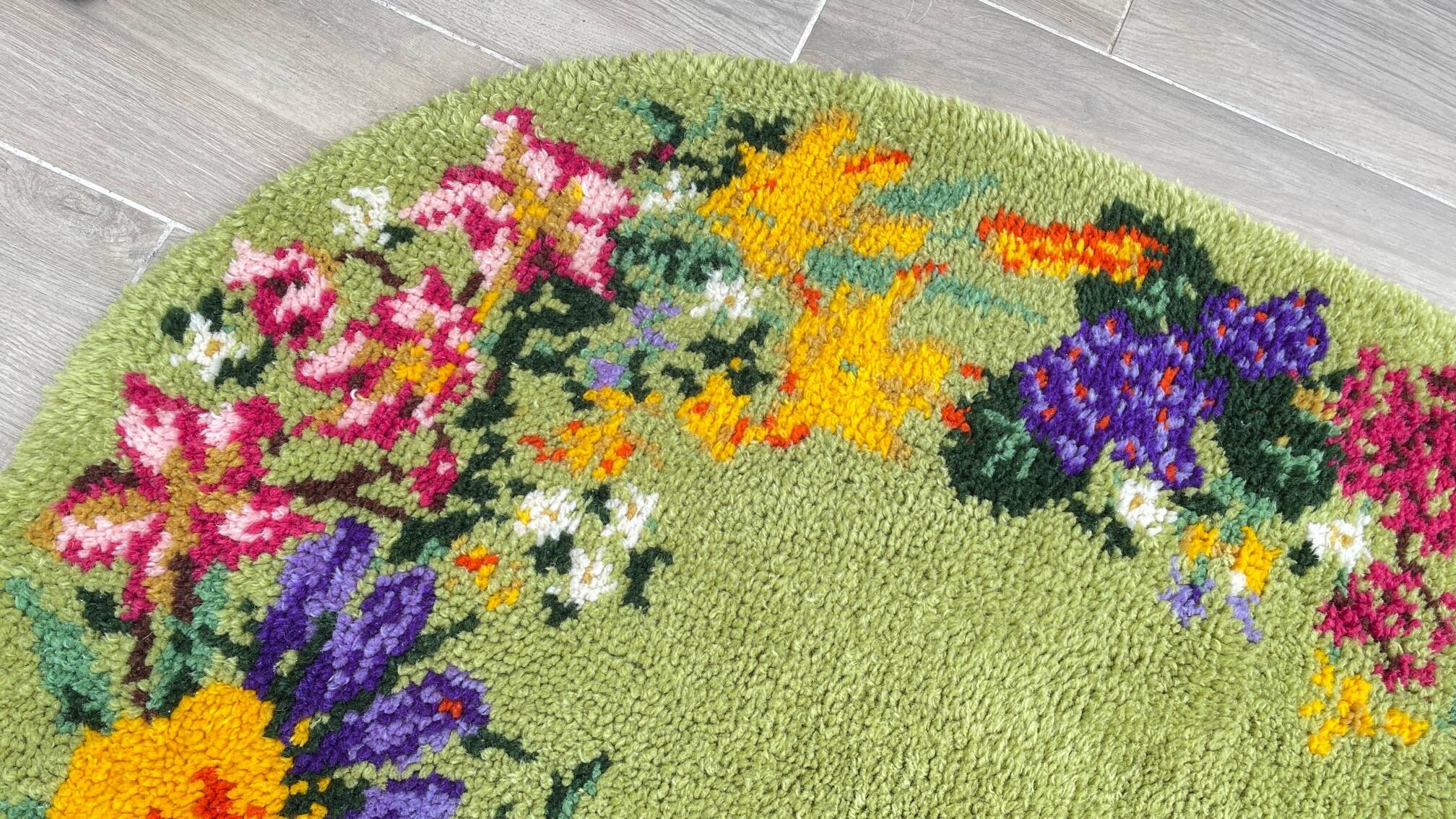 Oval rug from the 70s in pure wool 144x88cm