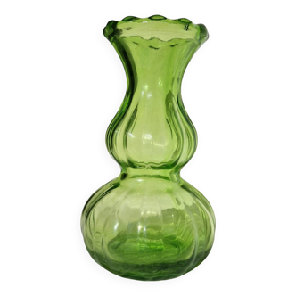 Vase en verre vert