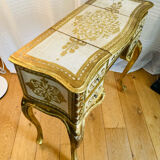 Venetian dresser from the 1960s/70s in carved wood with floral motifs.