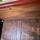Armoire vitrine en rouge et noir