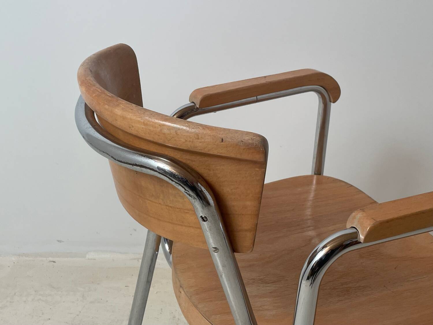 Fauteuil cantilever B261 par Émile Guillot édition Thonet