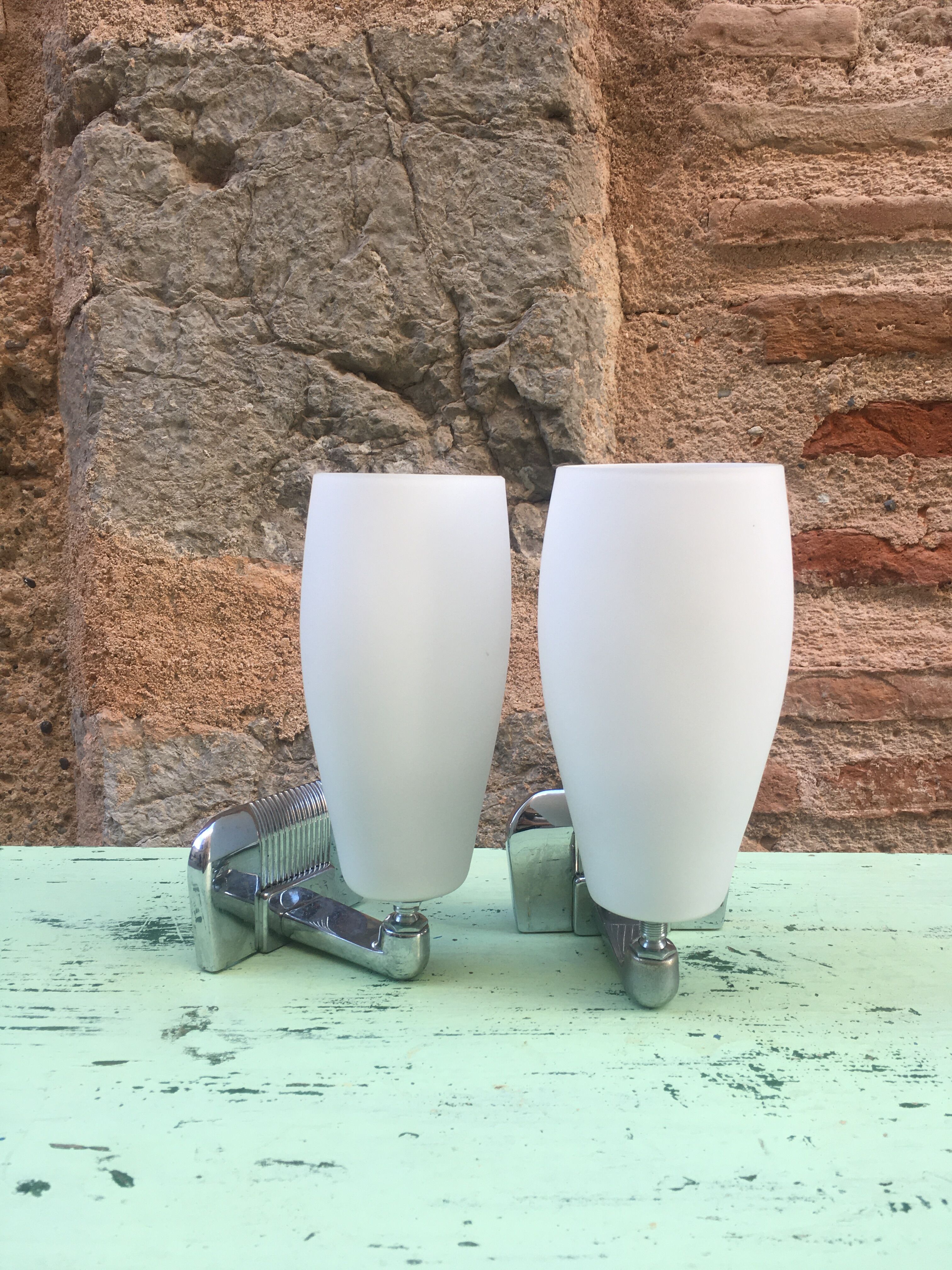 Appliques en verre blanc et chrome