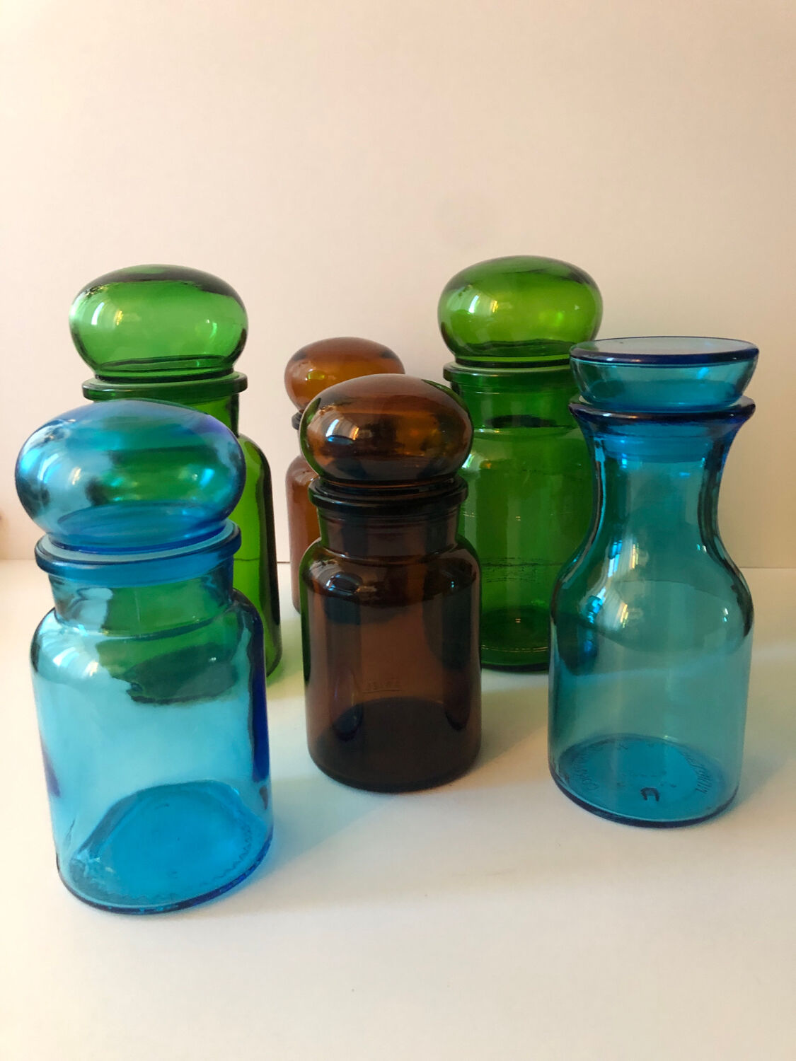 6 vintage colorful jars