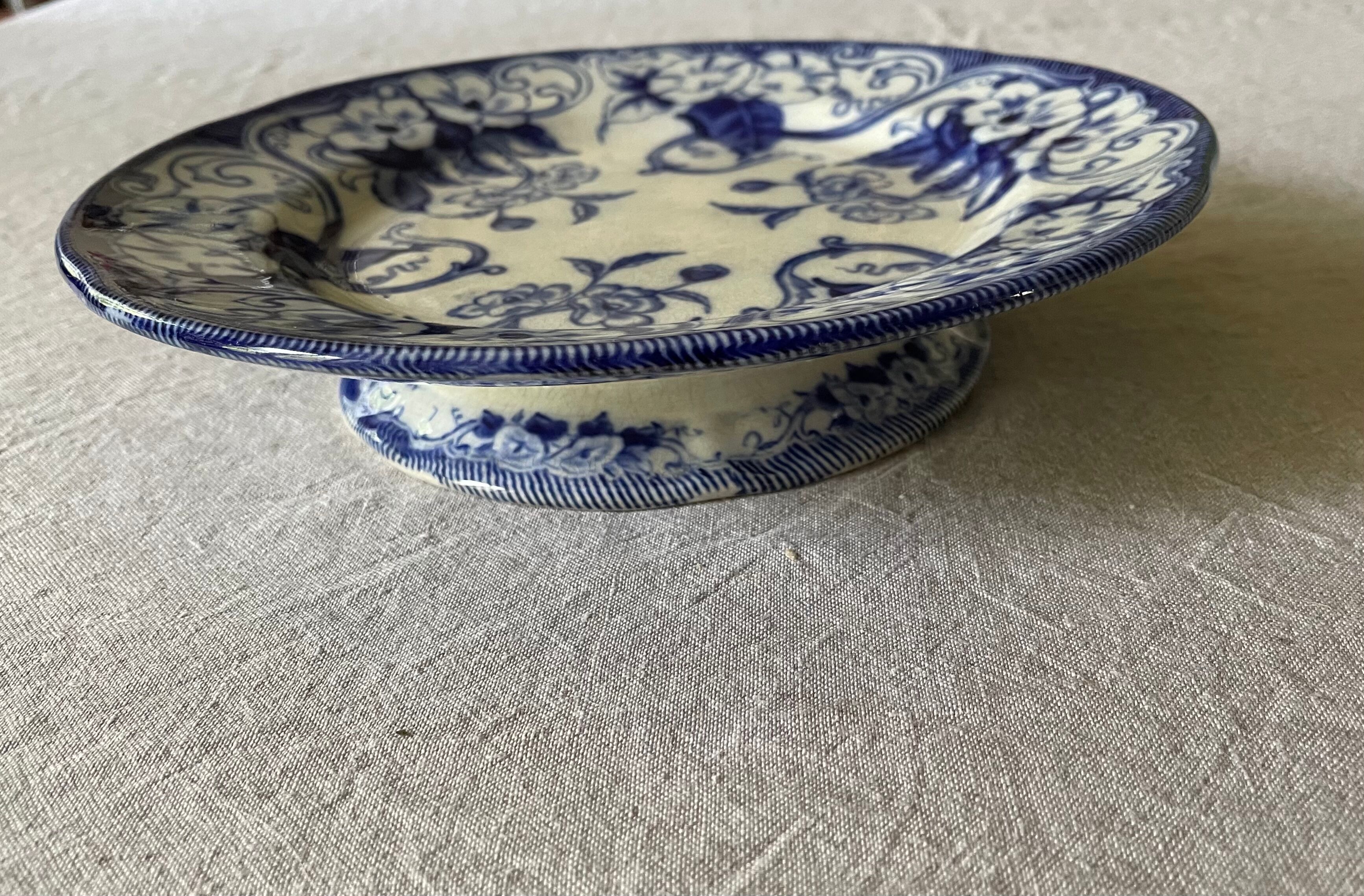 Plate with peedouche Creil & Montereau model Flora liseron