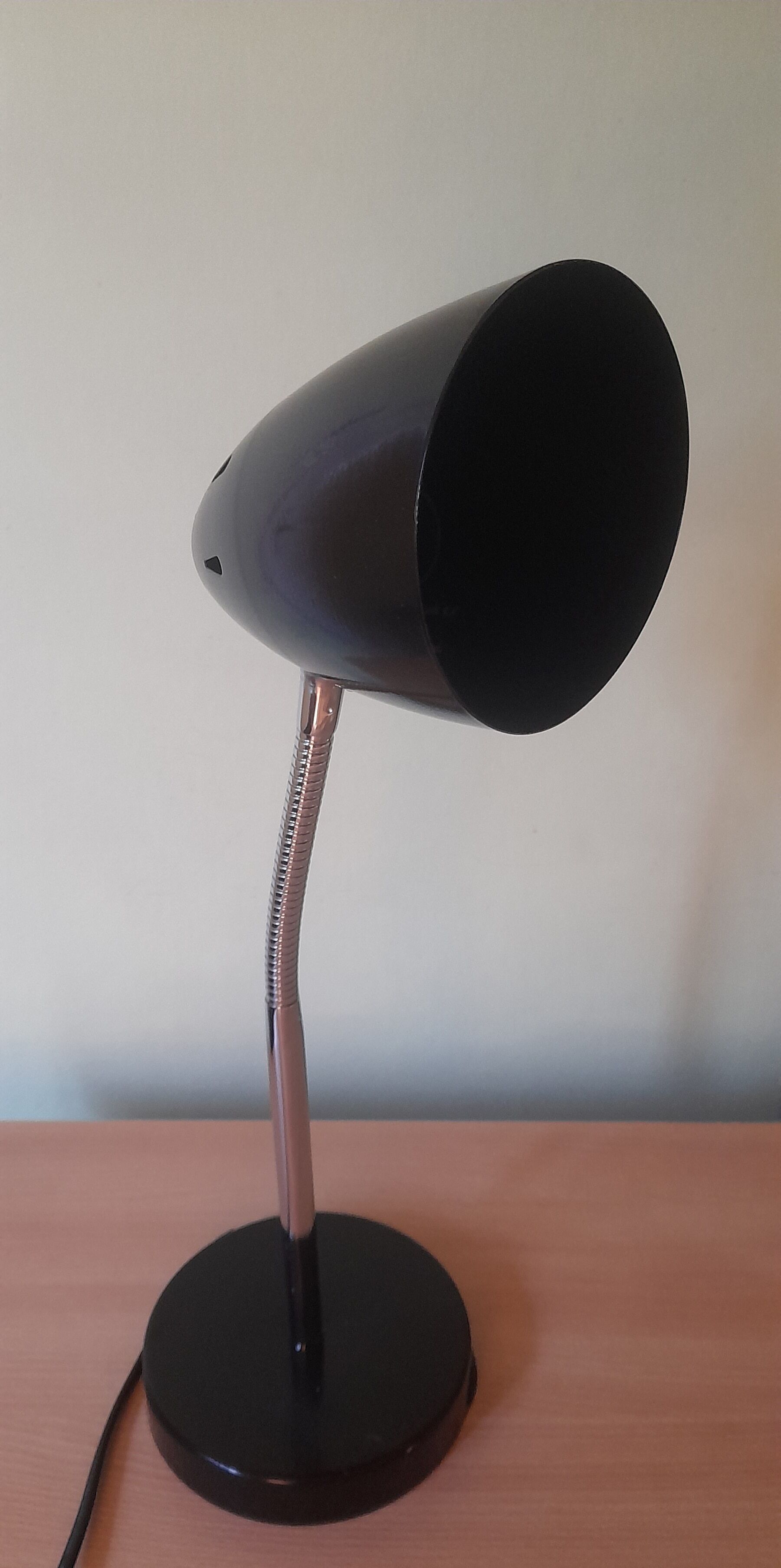 Flexible articulated lamp