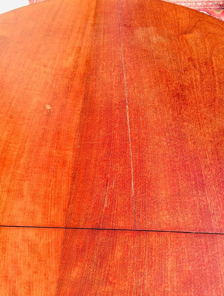 19th expandable empire table 4/6 p