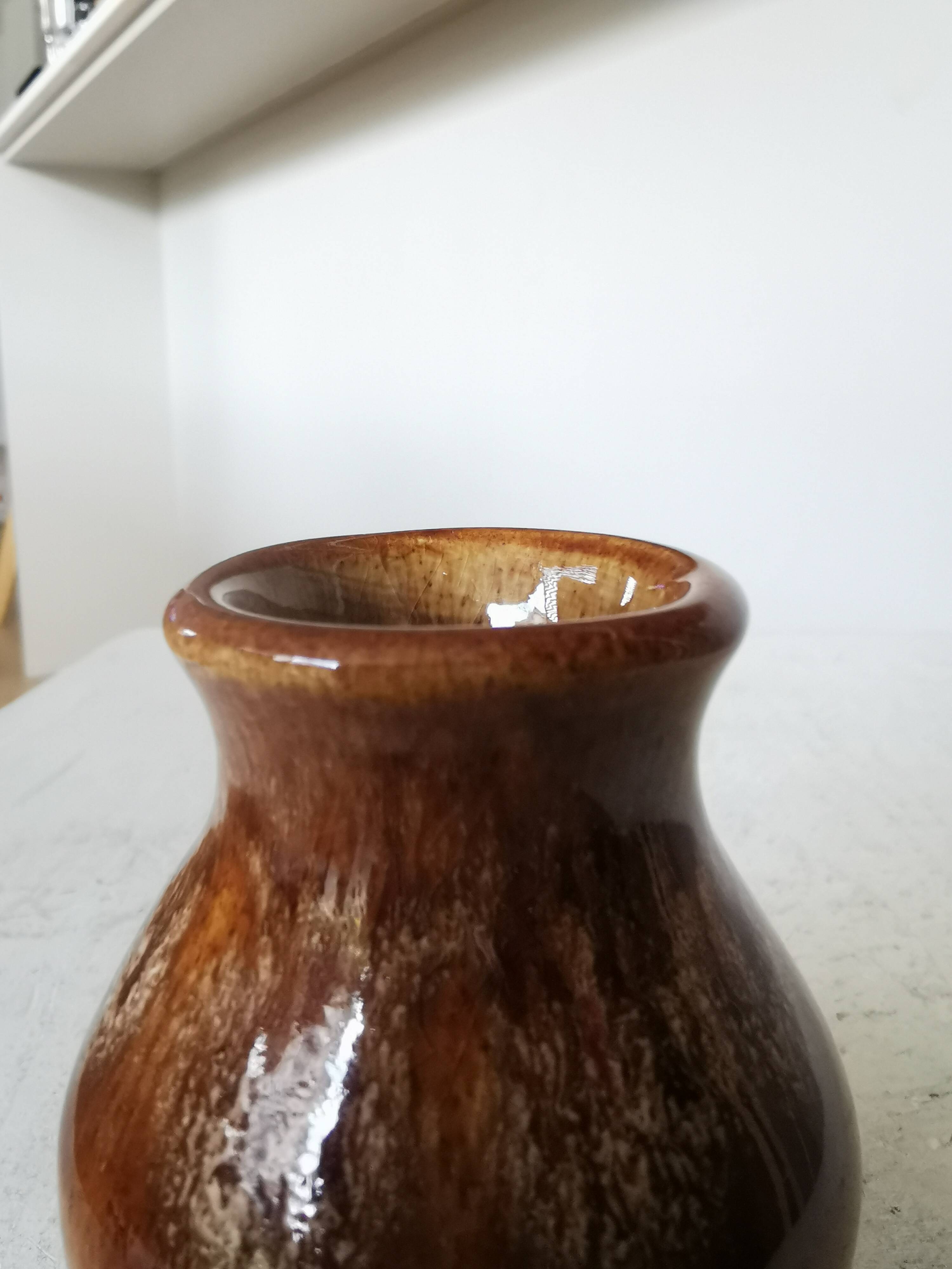 Vase vintage en céramique brune aux formes arrondies, Yougoslavie, style bohème des années 1970