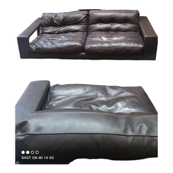 Canapé 4 places en cuir marron foncé de la maison steiner par le designer pascal daveluy modèle