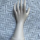 Hand white ceramic baguier H16