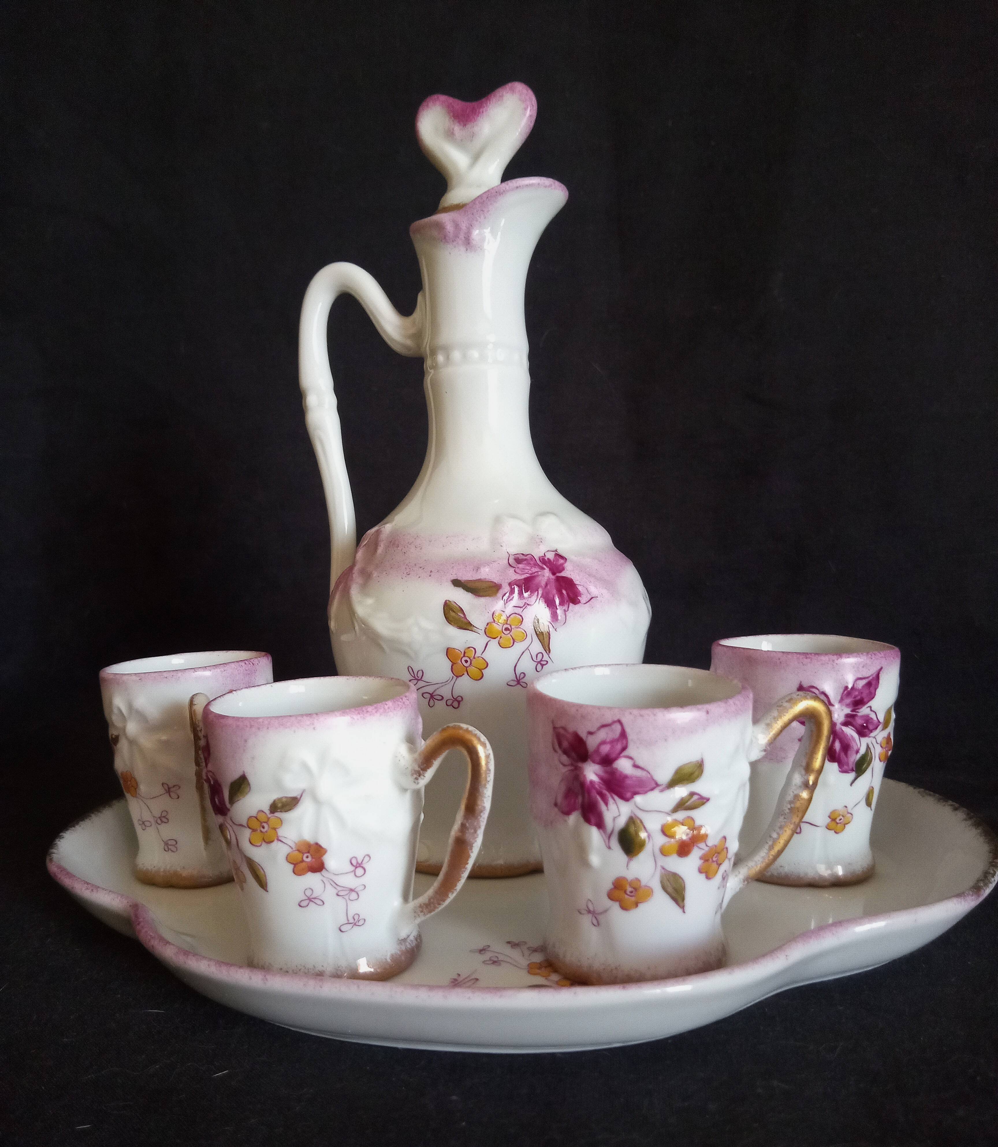 Spirits service for 4 people (6 pieces) in Paris porcelain, signed and numbered