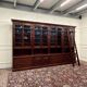Bibliothèque classique en bois avec vitrine