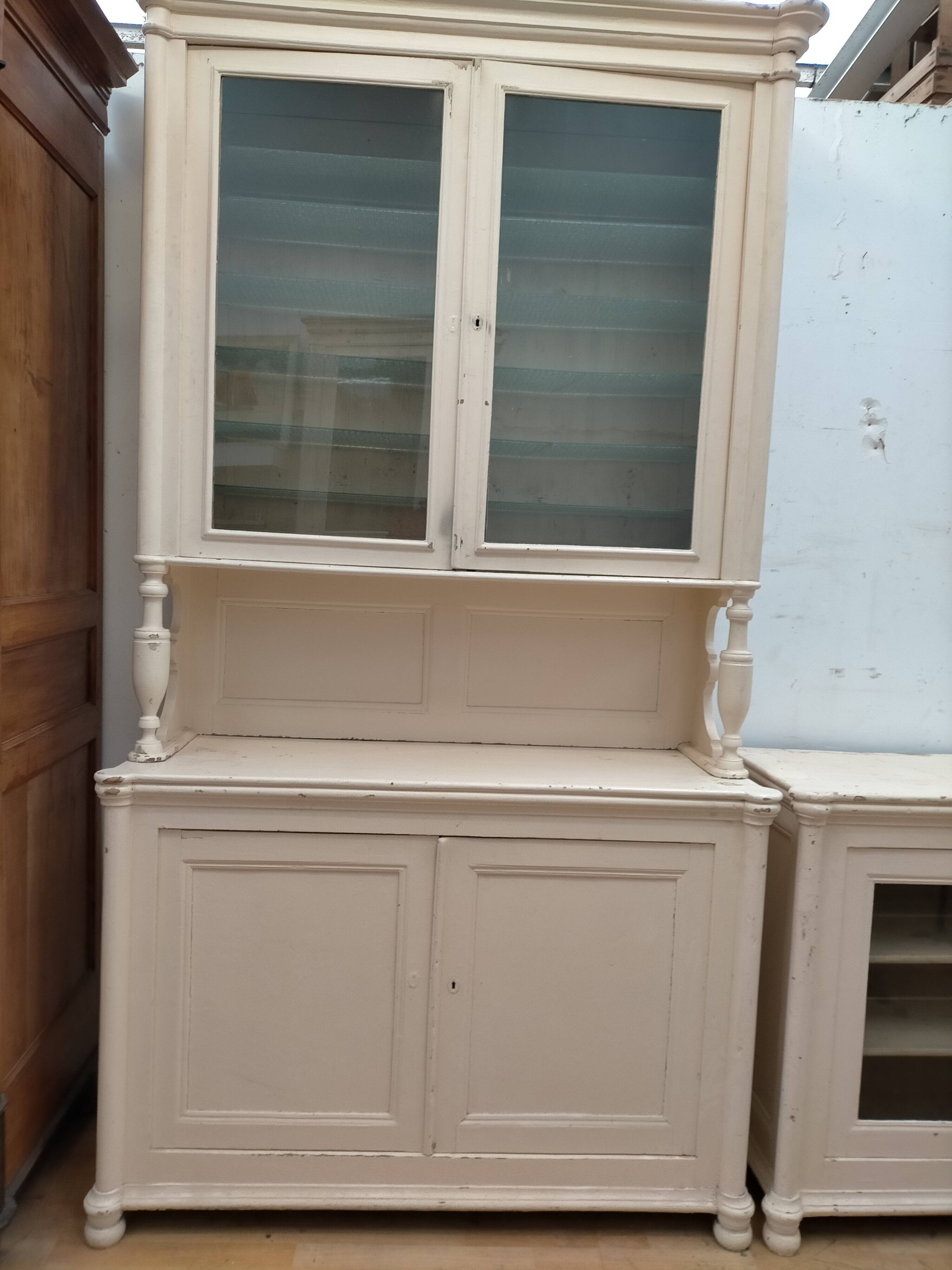 Meuble de pharmacie