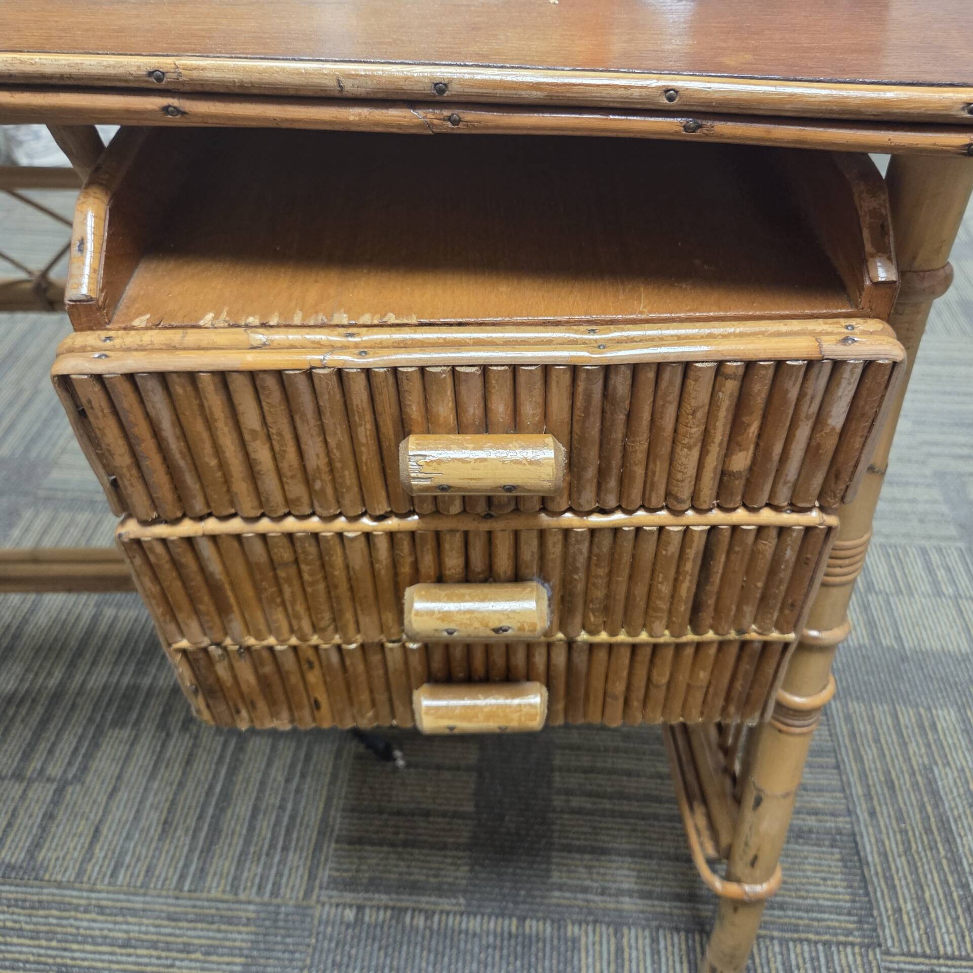 Rattan desk – Circa 1960-1970