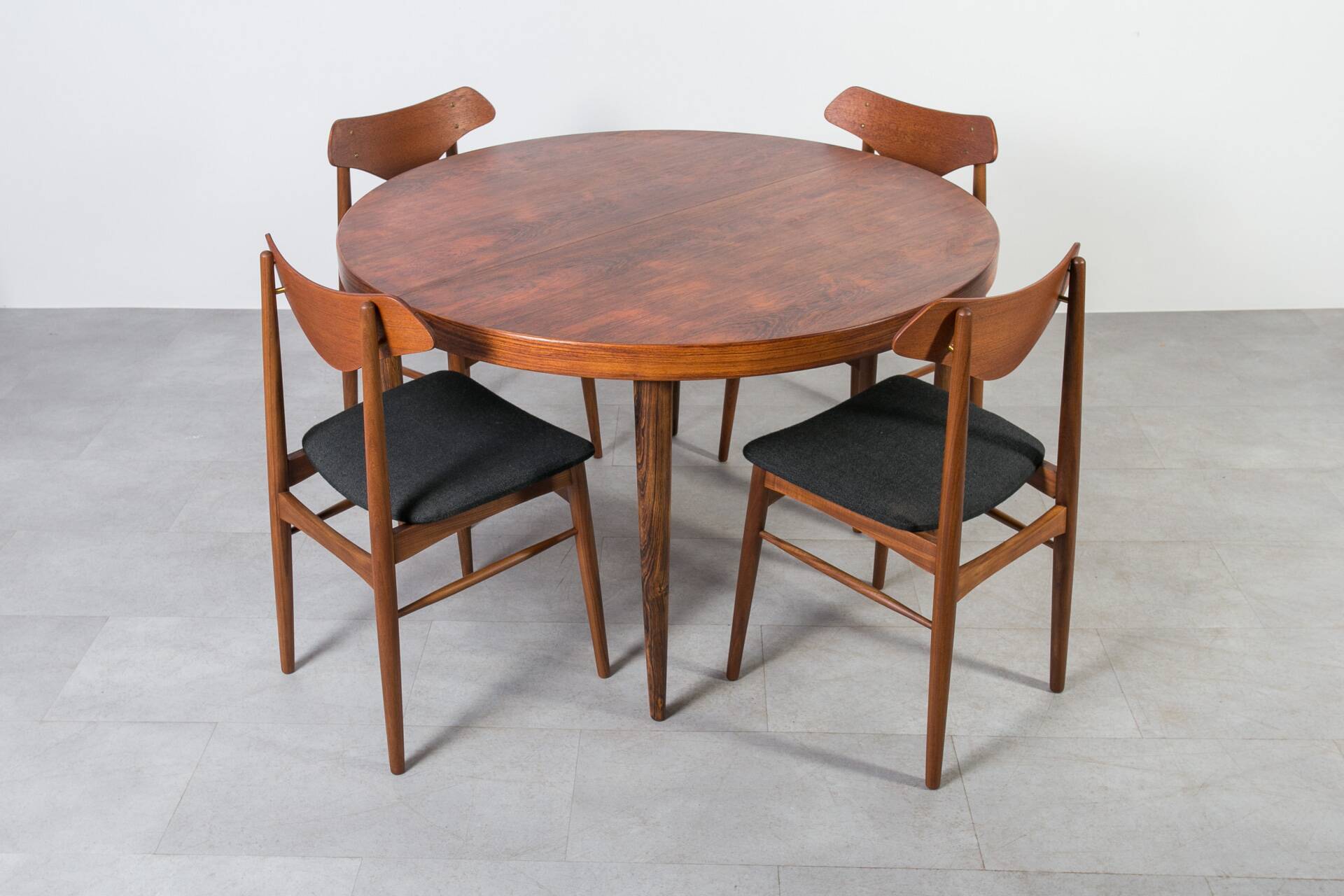 anish Mid-Century Dining Set – Teak Extension Table and 6 Chairs, 1960s