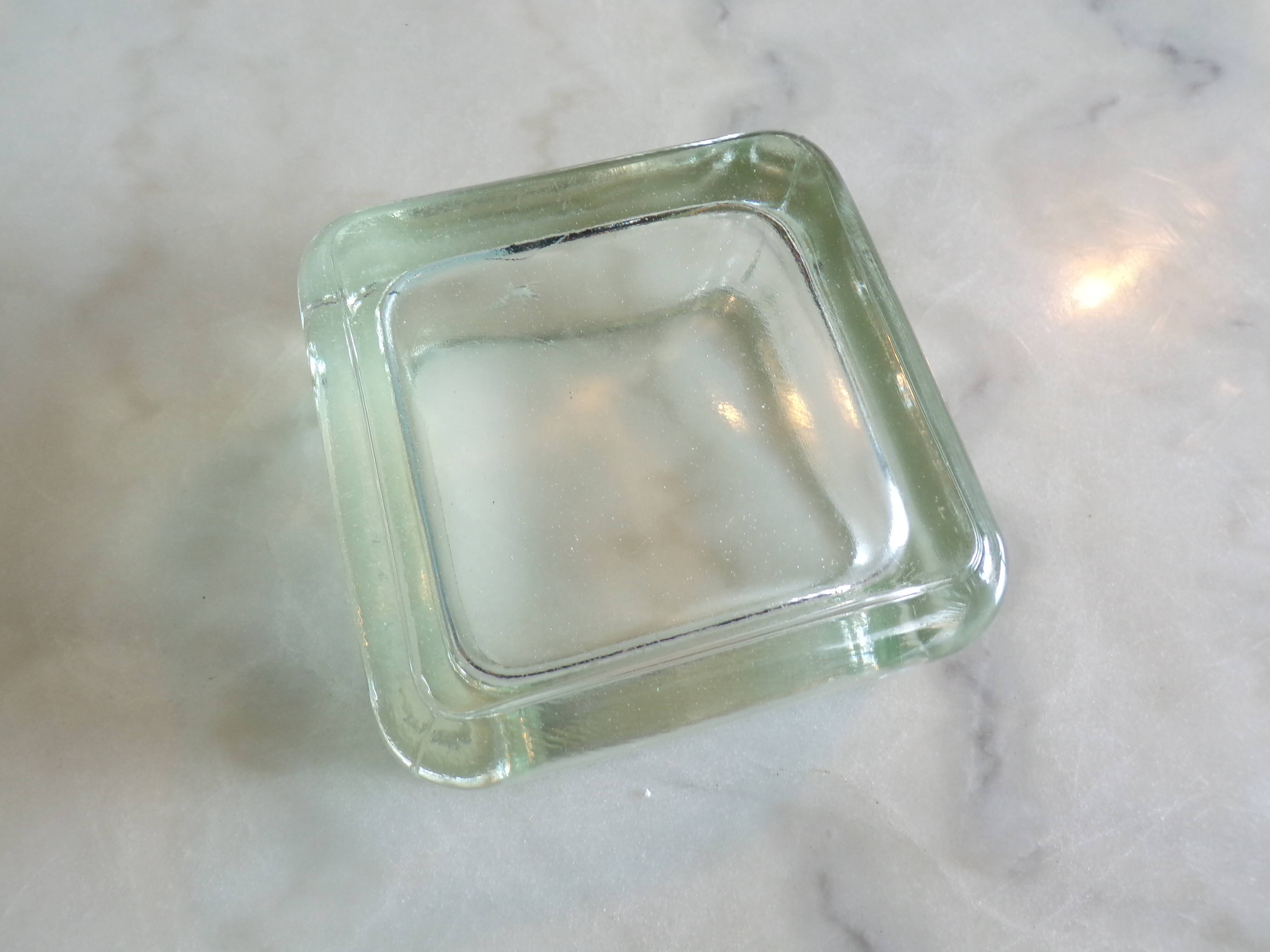 Glass tile pocket emptier