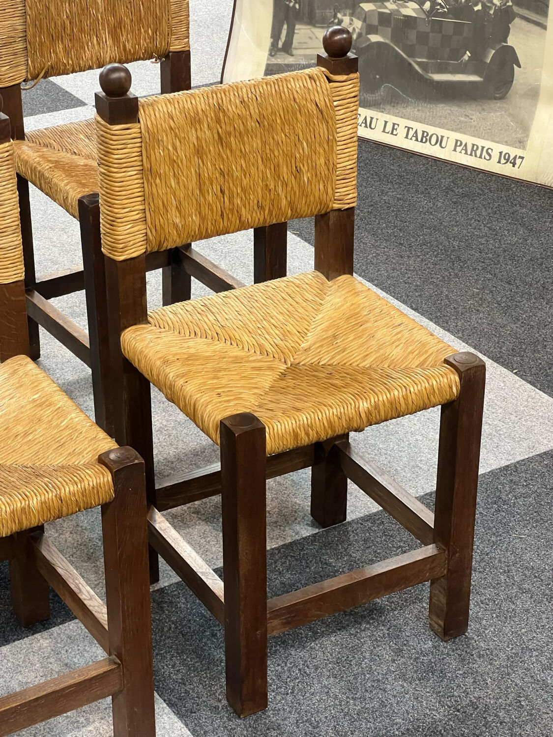 4 brutalist chairs in straw and wood