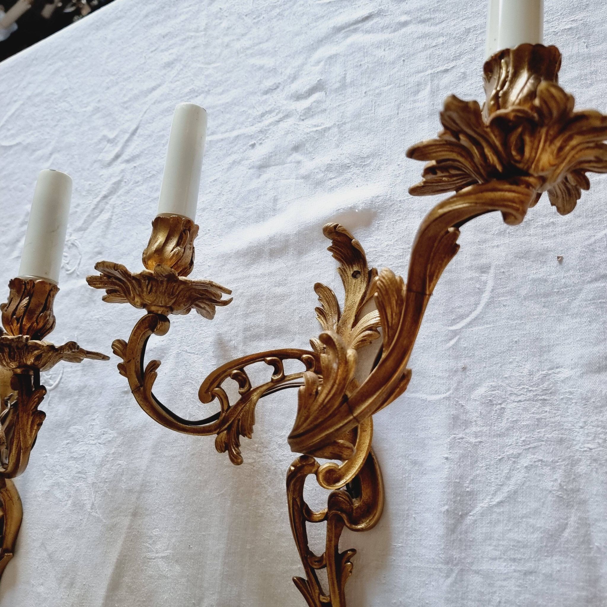 Pair of vintage French wall sconces in bronze, Louis XV Rococo style.