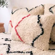 Canapé de sol en tapis Azilal fait main 180 cm avec coussins moelleux