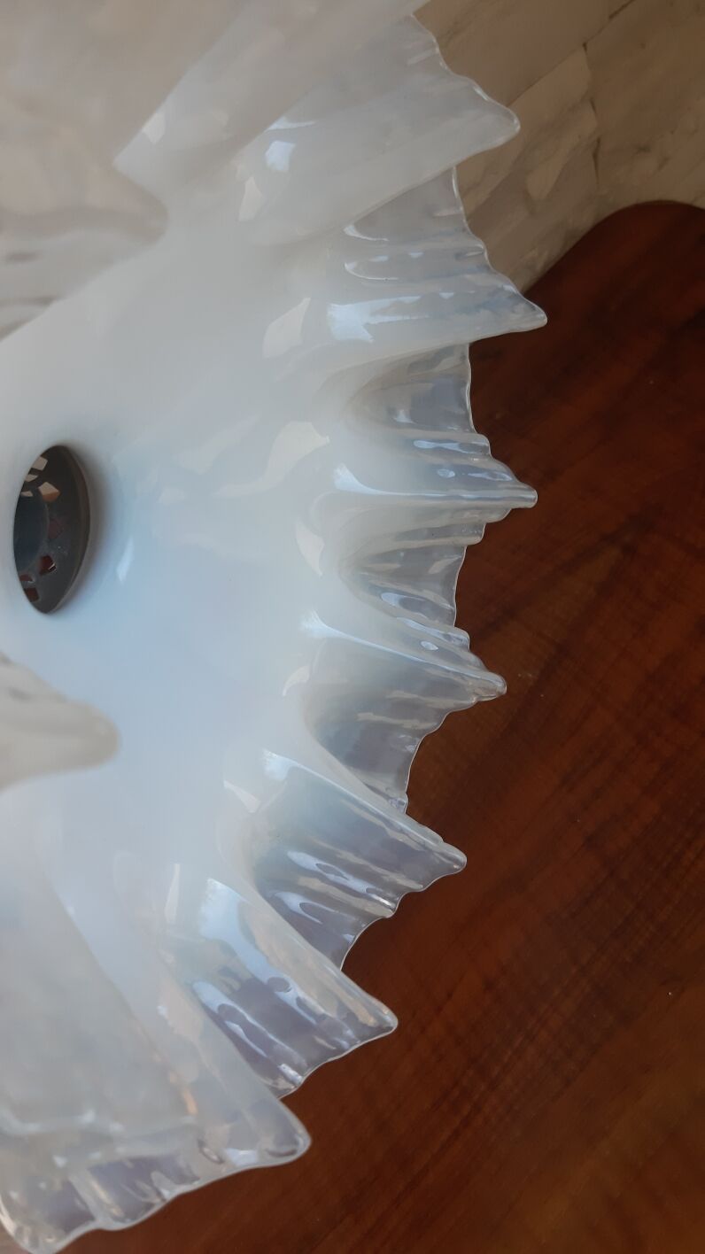 Opaline suspension opalescent glass