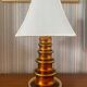 Lampe de table en verre ambre métallique par Gustav Leek pour Orrefors, années 1960.