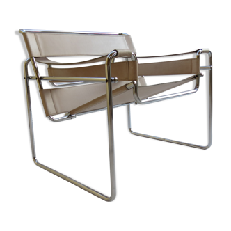 B3 Wassily chair in cream leather by Marcel Breuer for gavina, Italy Bauhaus 1960
