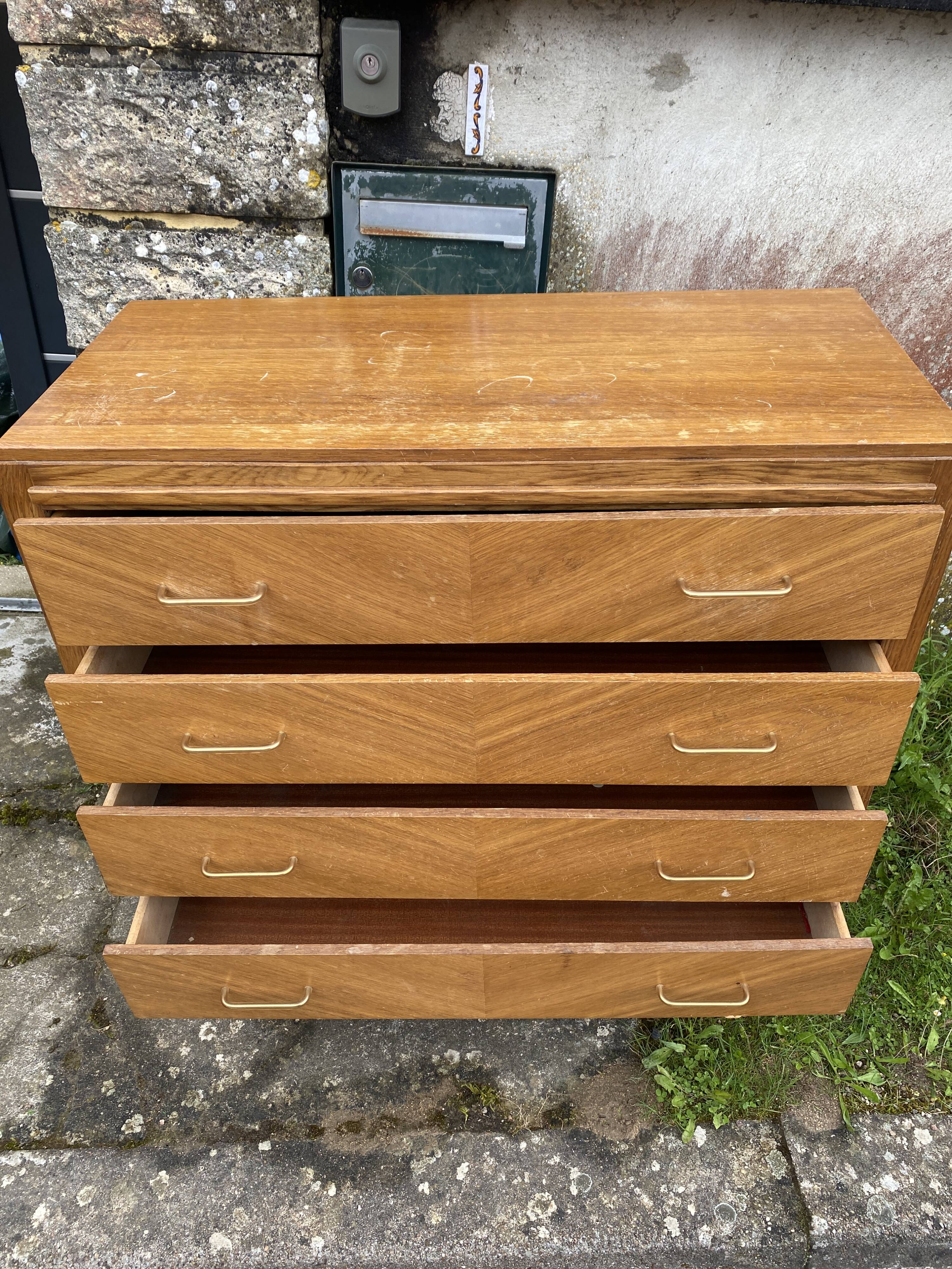 Chest of drawers