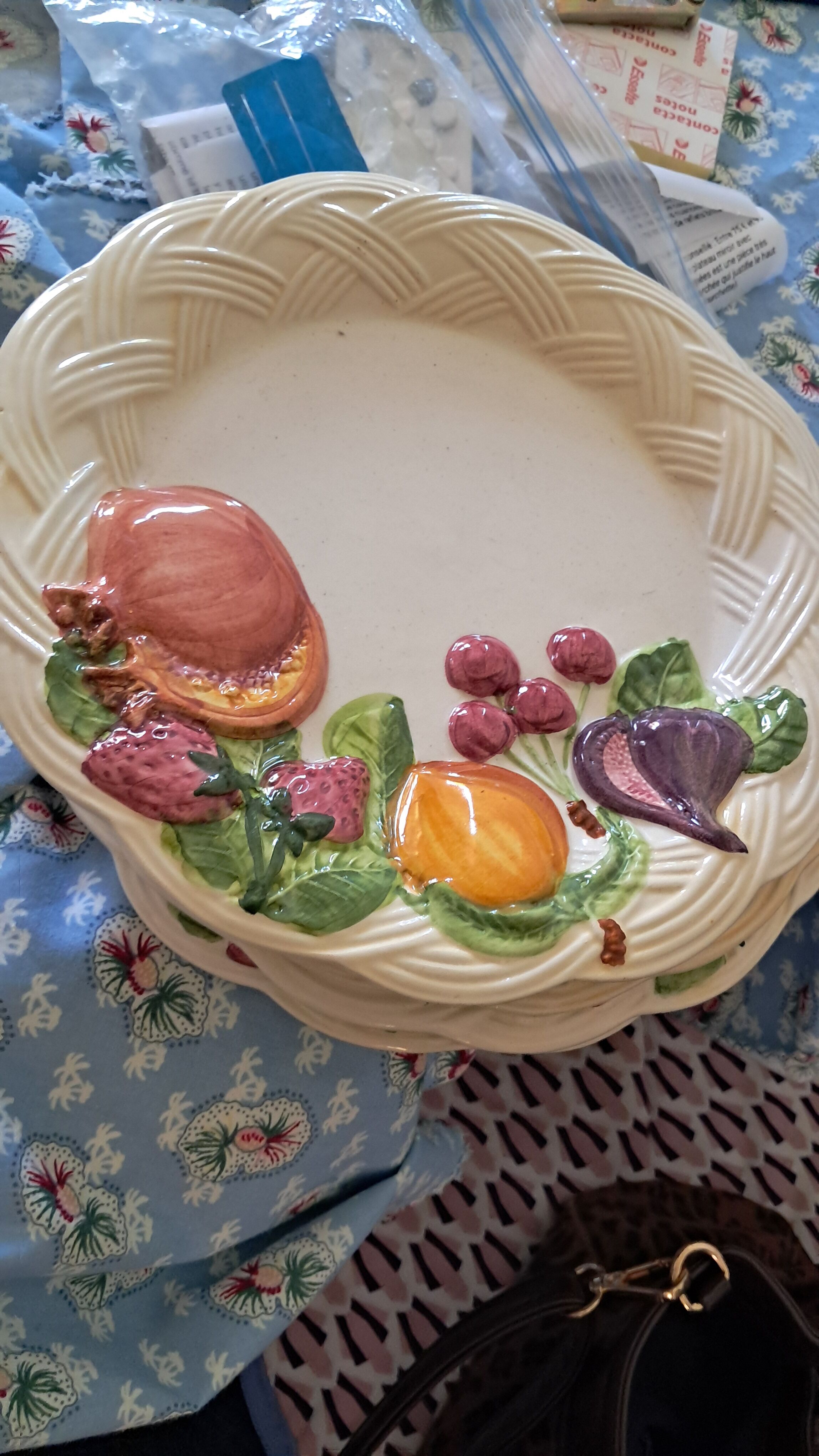 Assiettes à dessert en barbotine