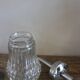 Sucrier vintage en verre ciselé à bec verseur