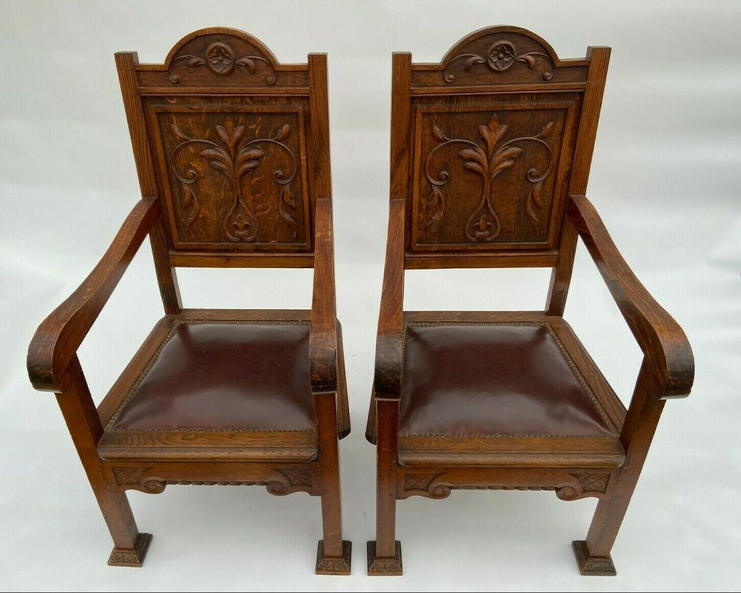 Pair of armchairs trone XIX eme neo gothic sculpts leather seat