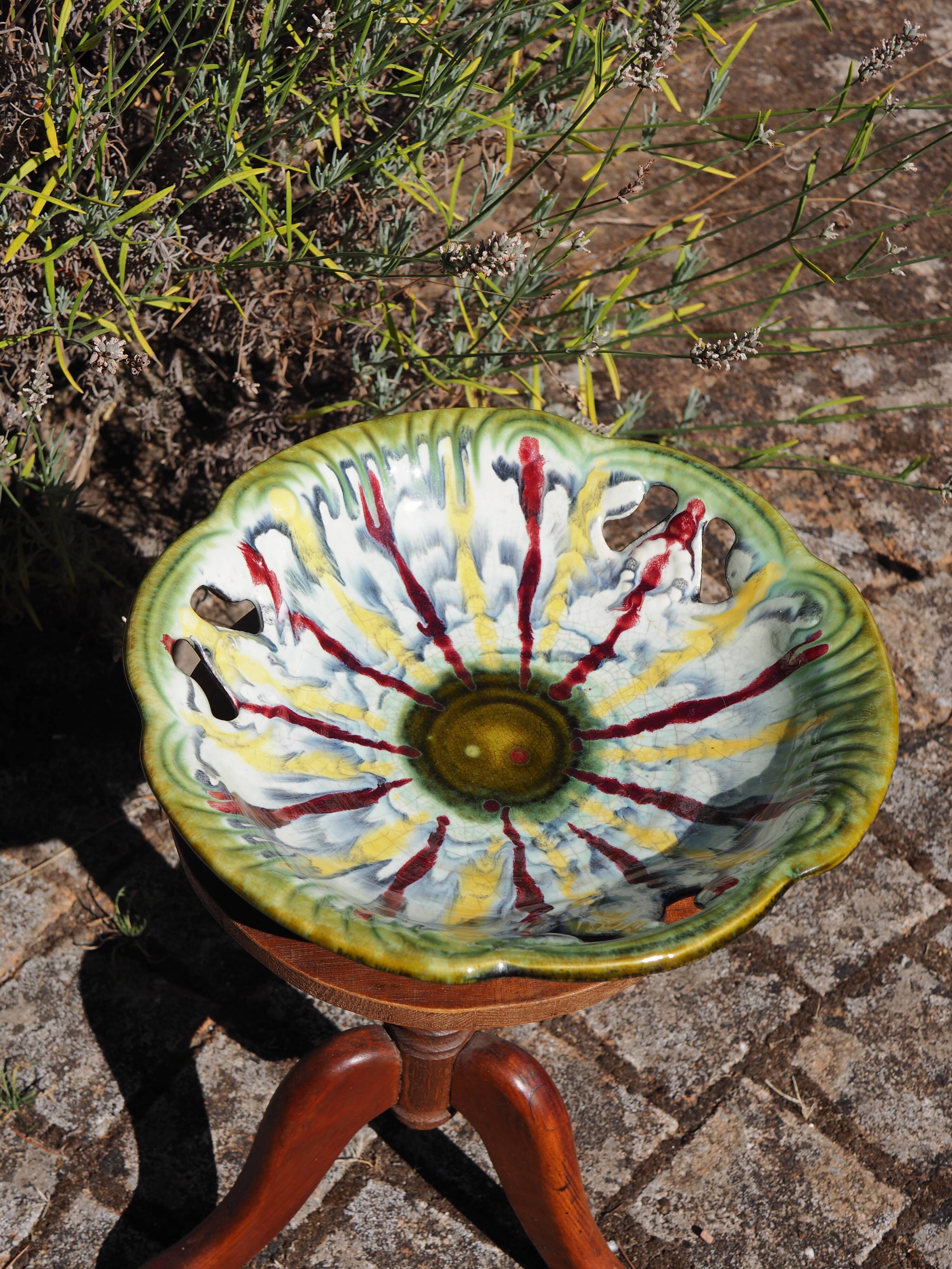 Coupe à fruit ajourée à coulures jaunes et rouges - Fat lava, West Germany - années 70