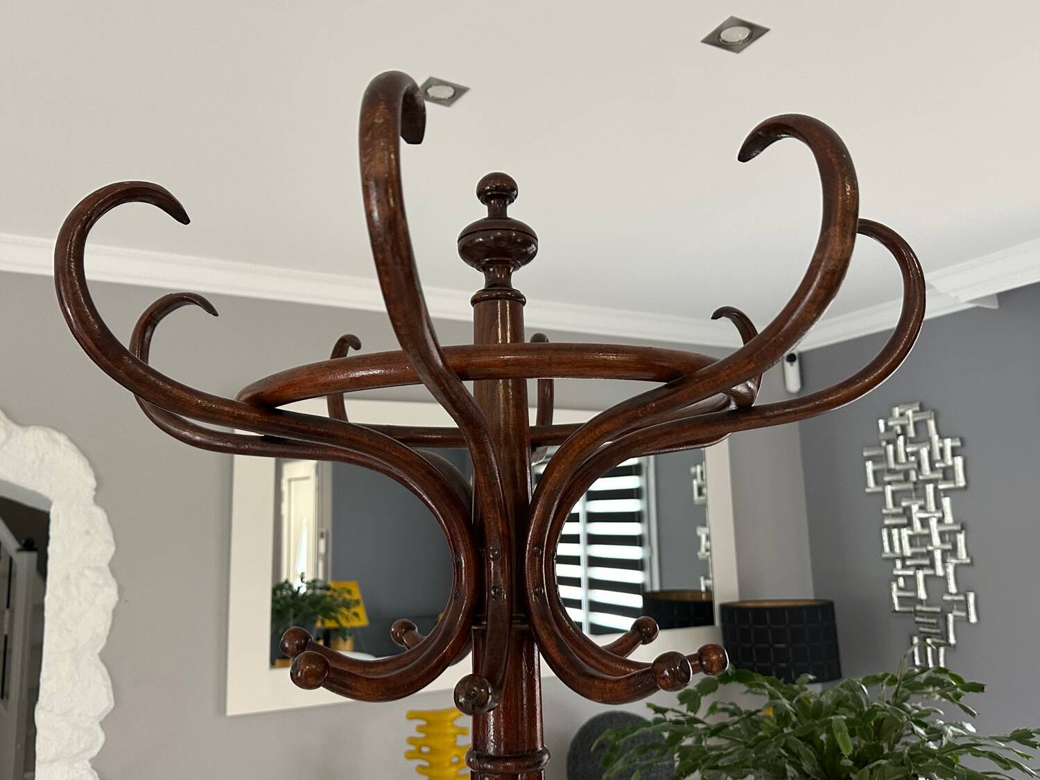 Parrot coat rack Thonet 1920s