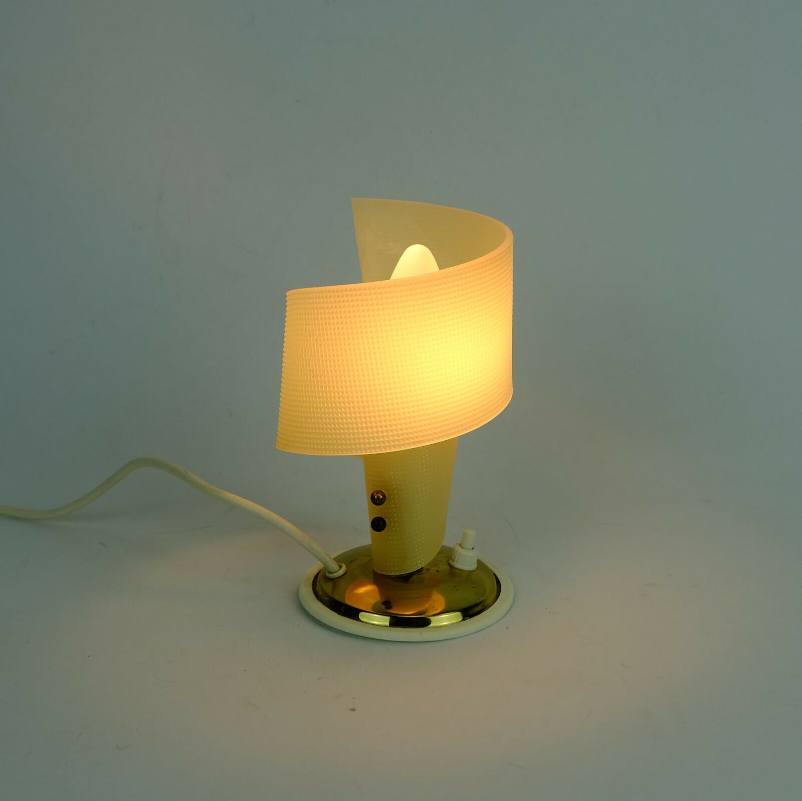 1950s mid century table lamp brass plastic