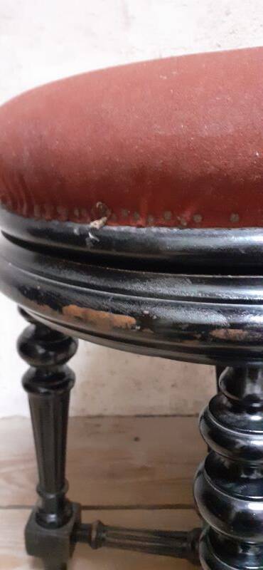 Napoleon III piano stool without its screw