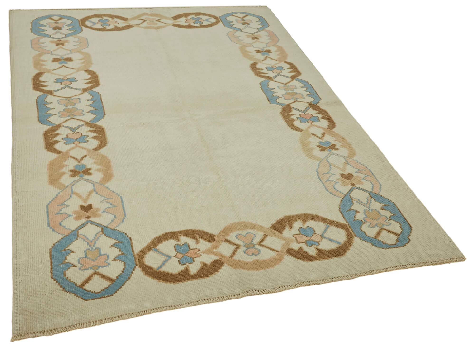 Turkish Vintage Anatolian Rug 143 cm x 195 cm