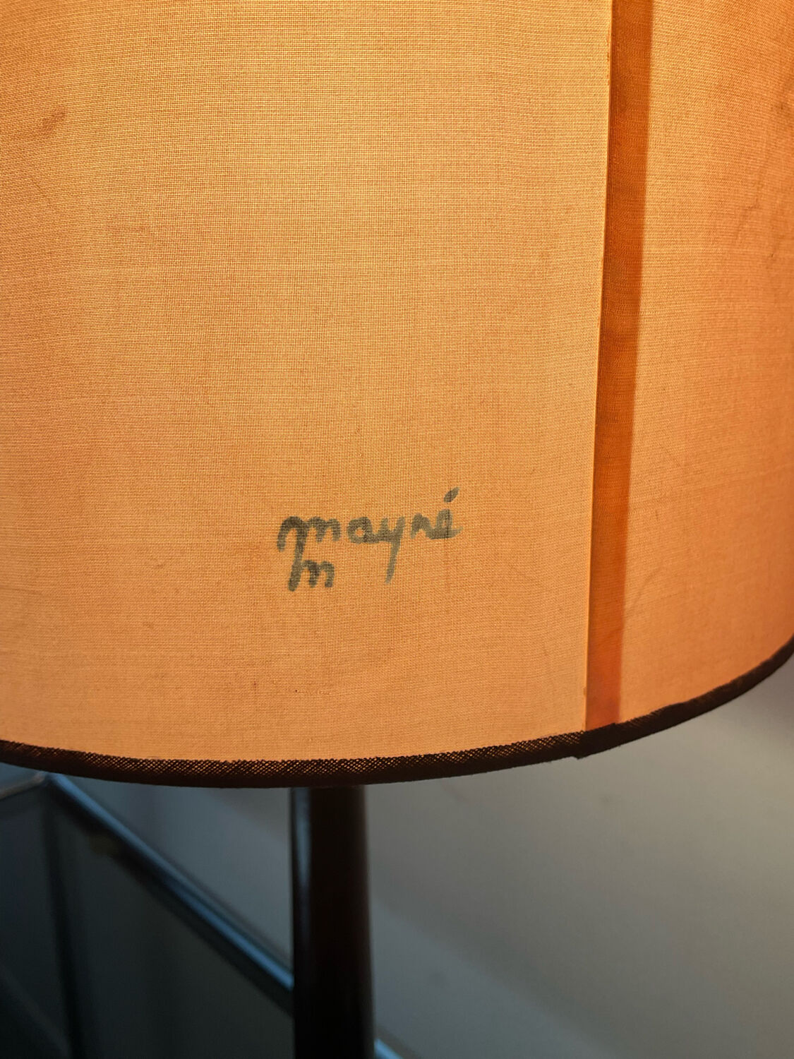 Vintage lamp in wood and silk