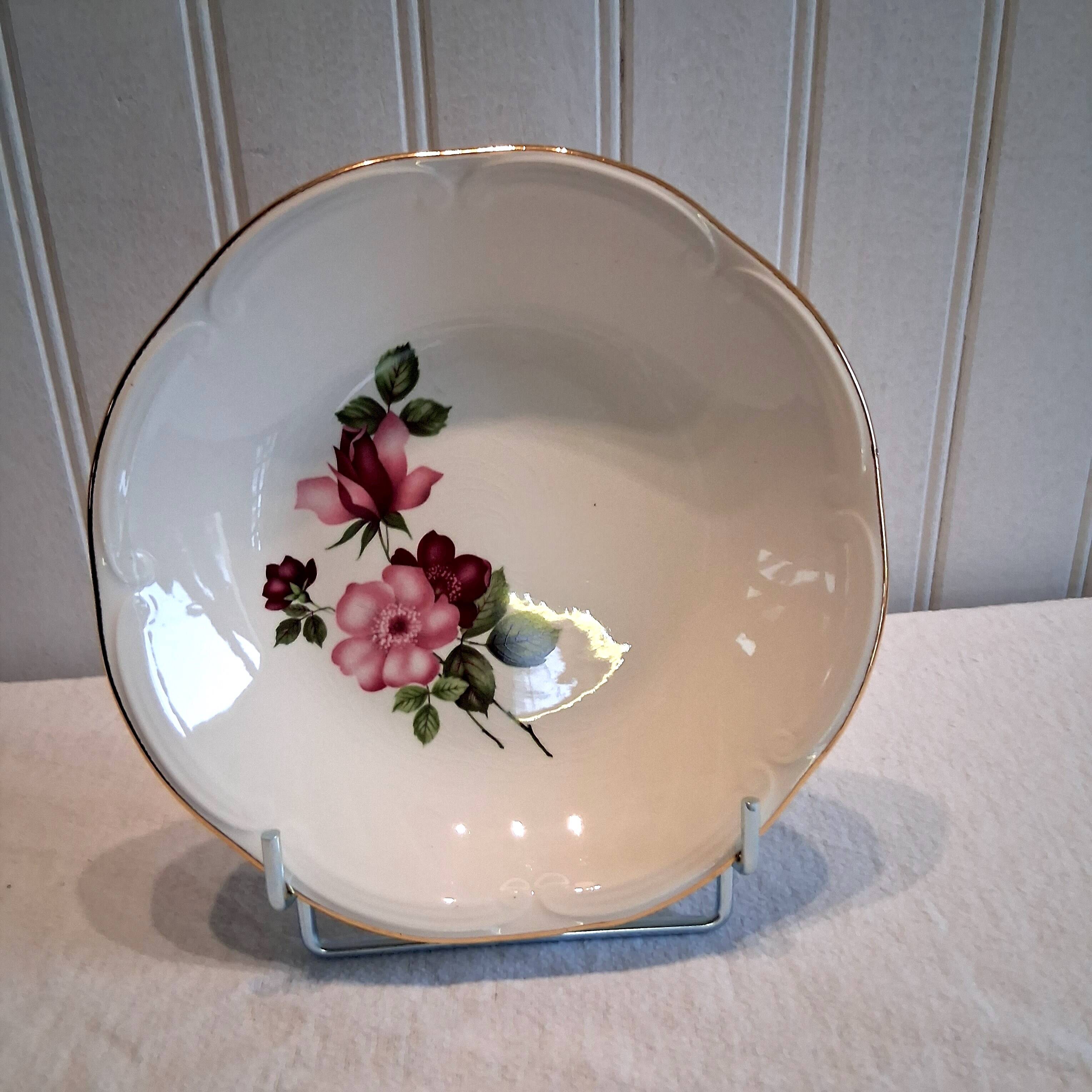 6 deep plates from Gien model "Chinon" in very good condition.