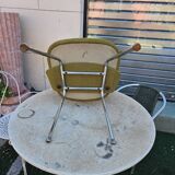 Knoll conference chair designed by Eero Saarinen