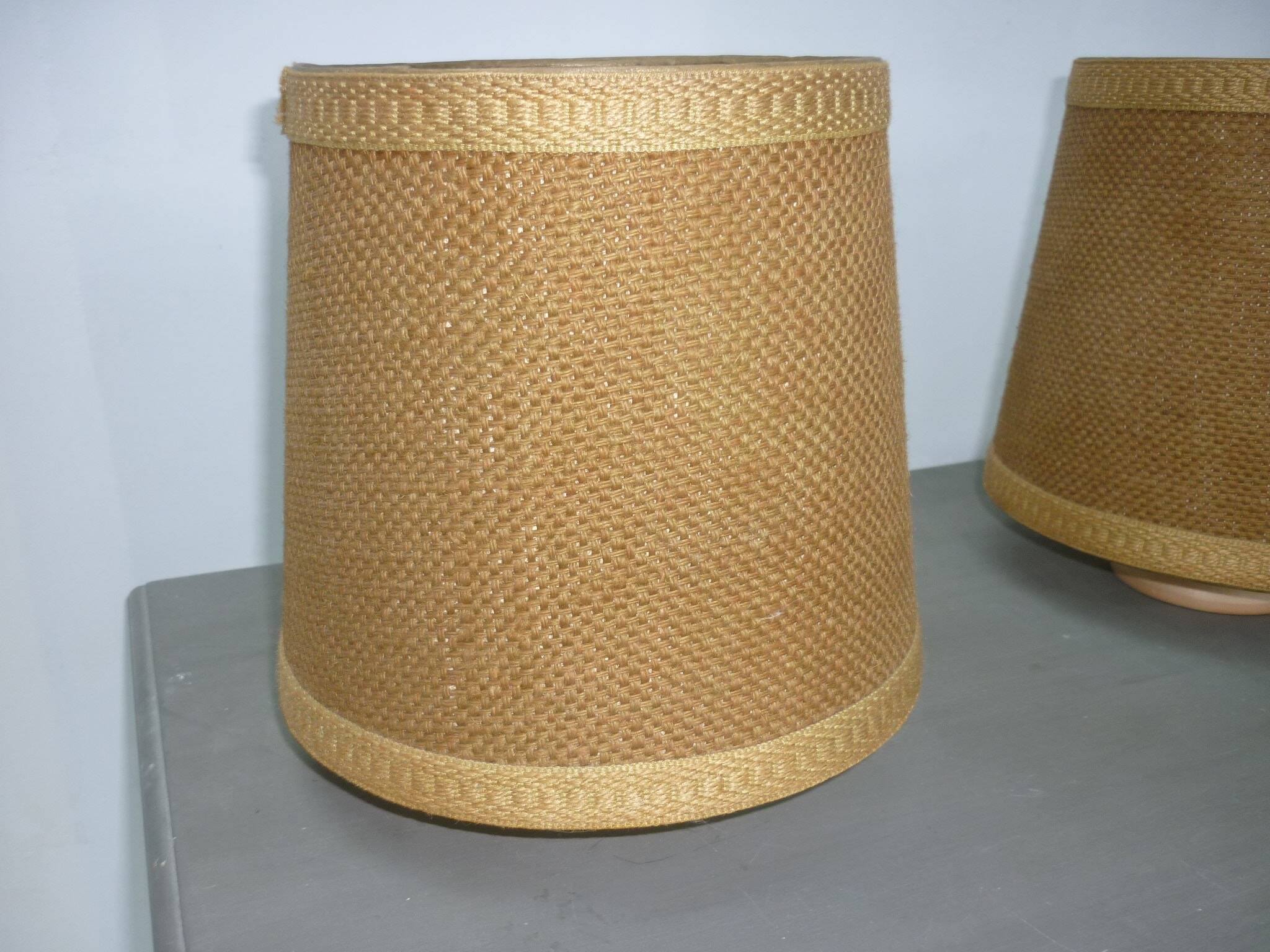 Paire d'abat-jour en jute beige foncé