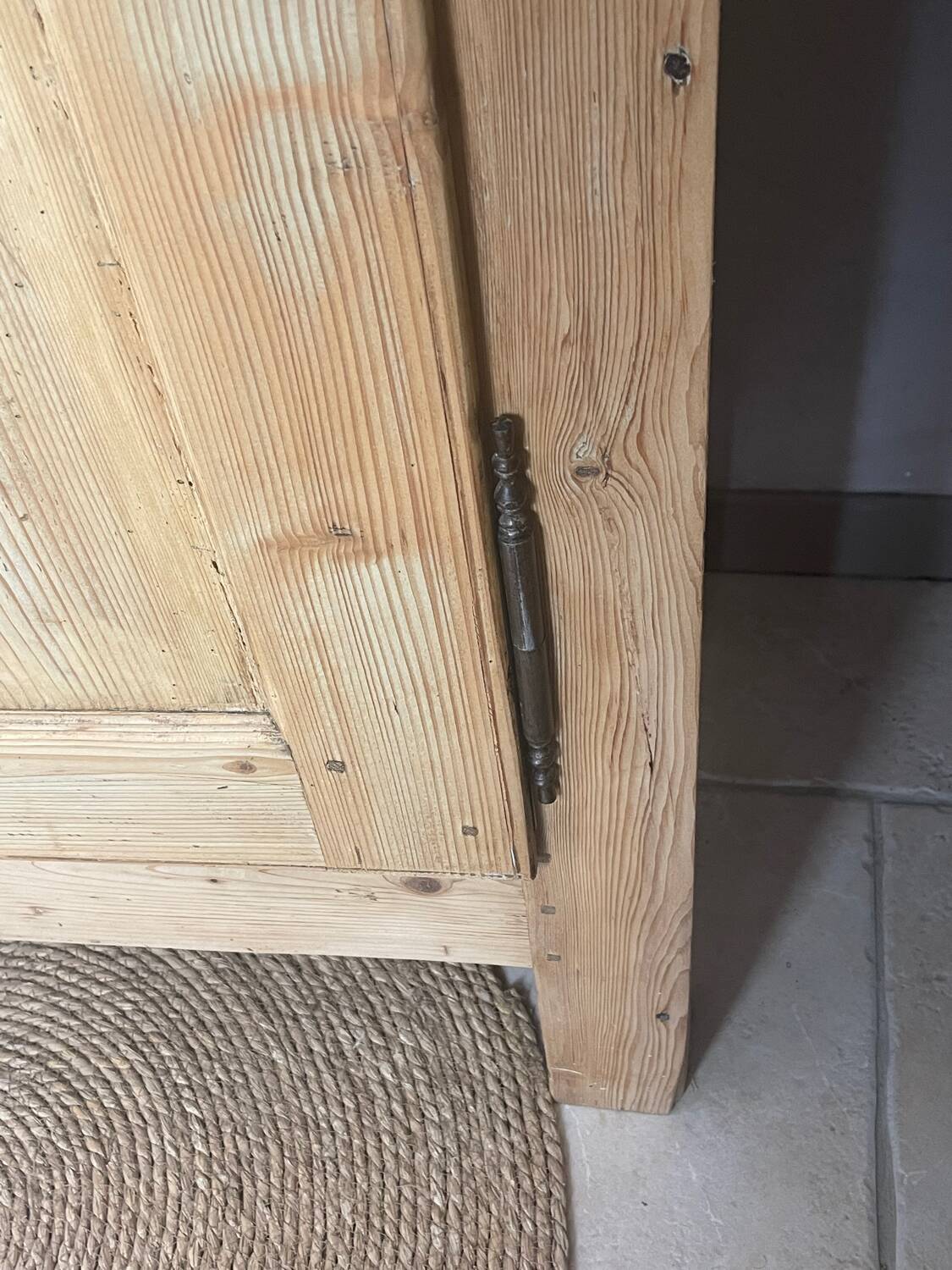 Raw wood bonnetière