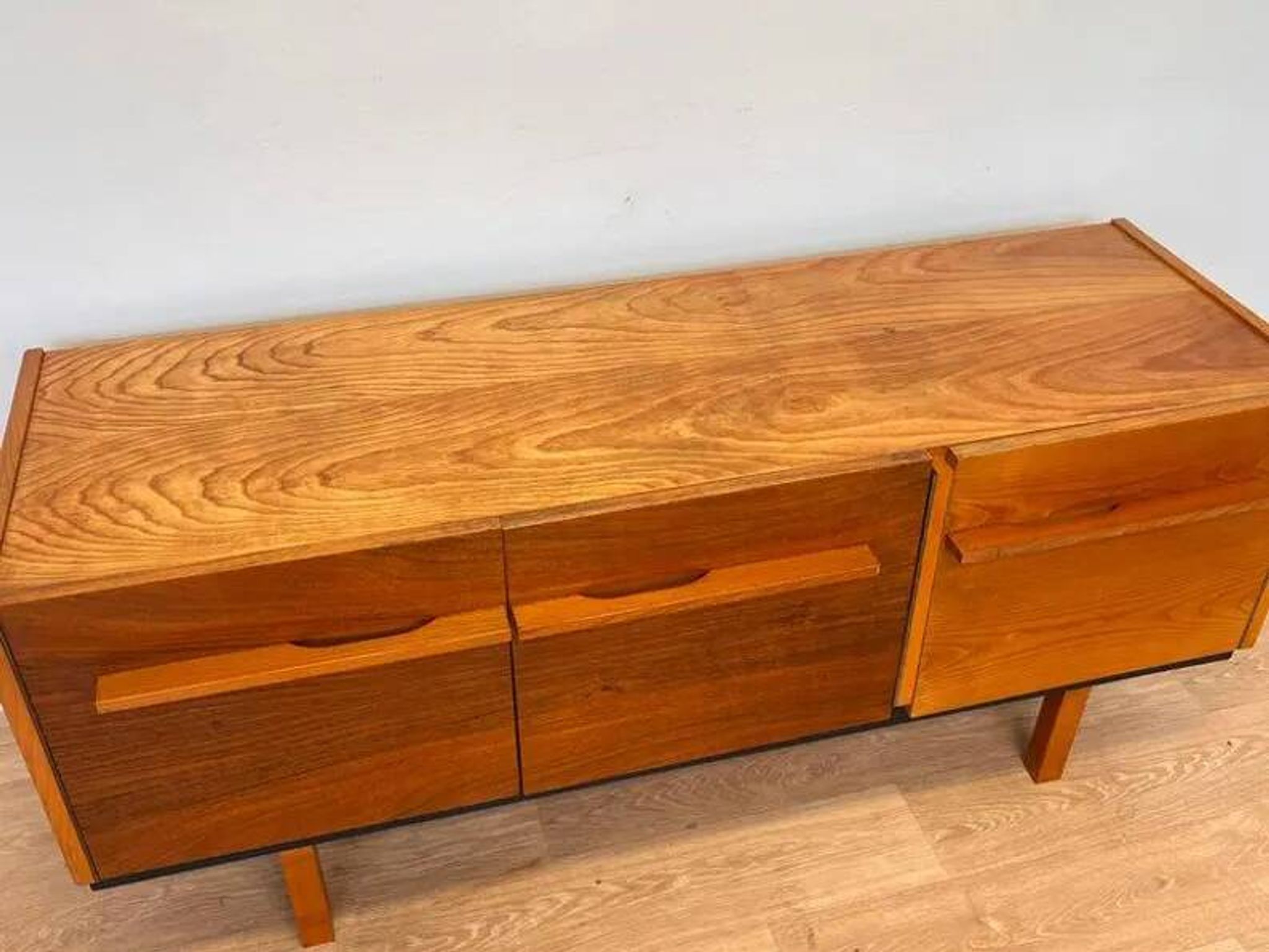 Buffet en bois au design simple des années 1940 par UP zavody - Tchécoslovaquie