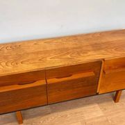 Buffet en bois au design simple des années 1940 par UP zavody - Tchécoslovaquie