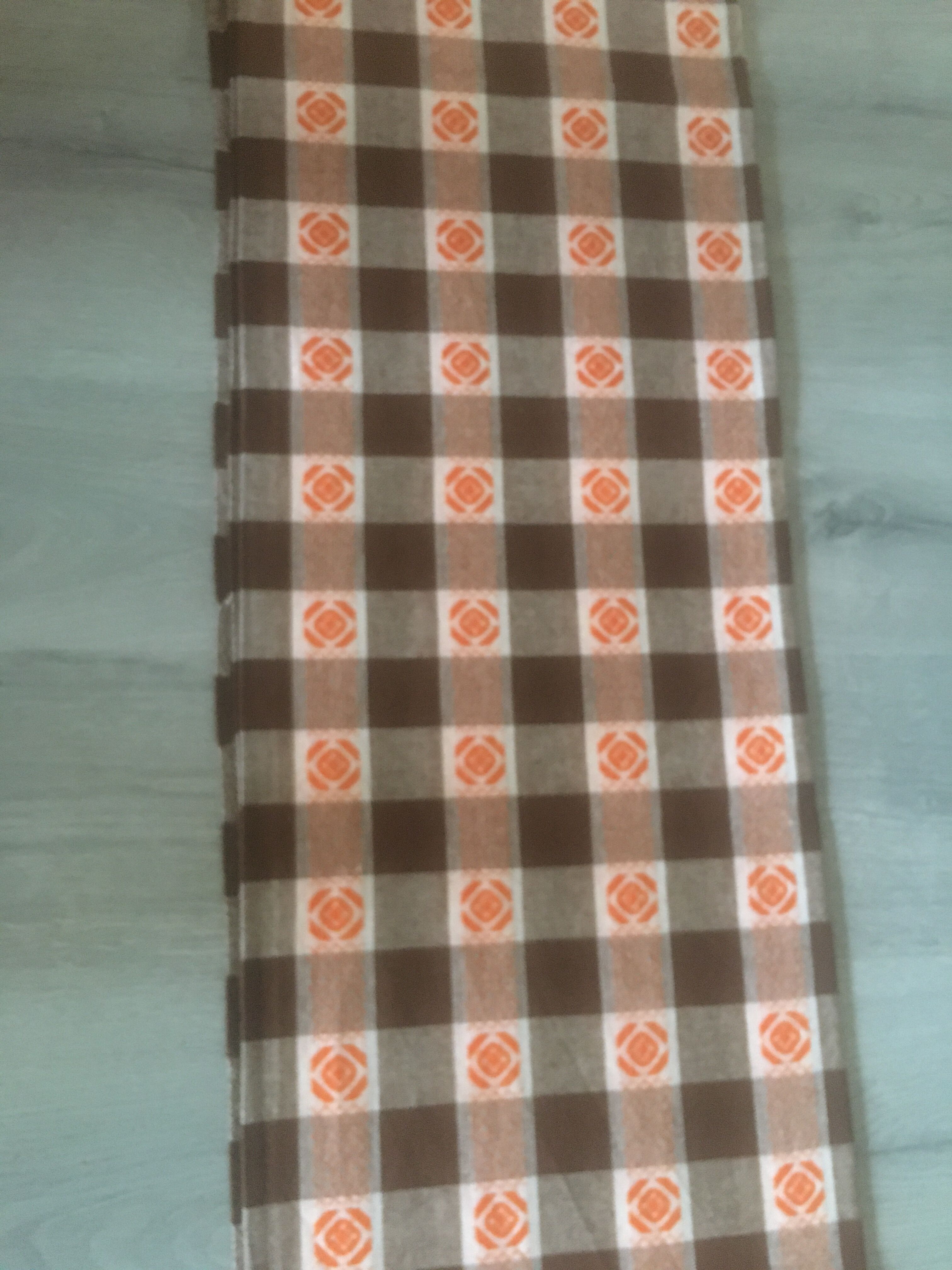 Tablecloth and 12 vintage towels