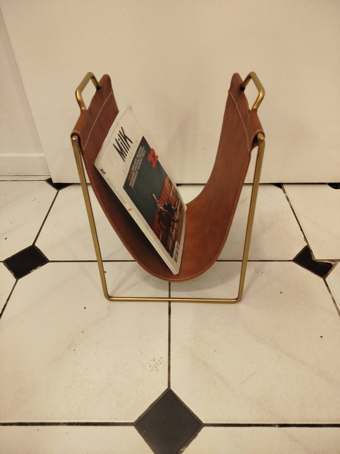 Vintage leather and brass magazine rack – Modernist design 1960s/70s