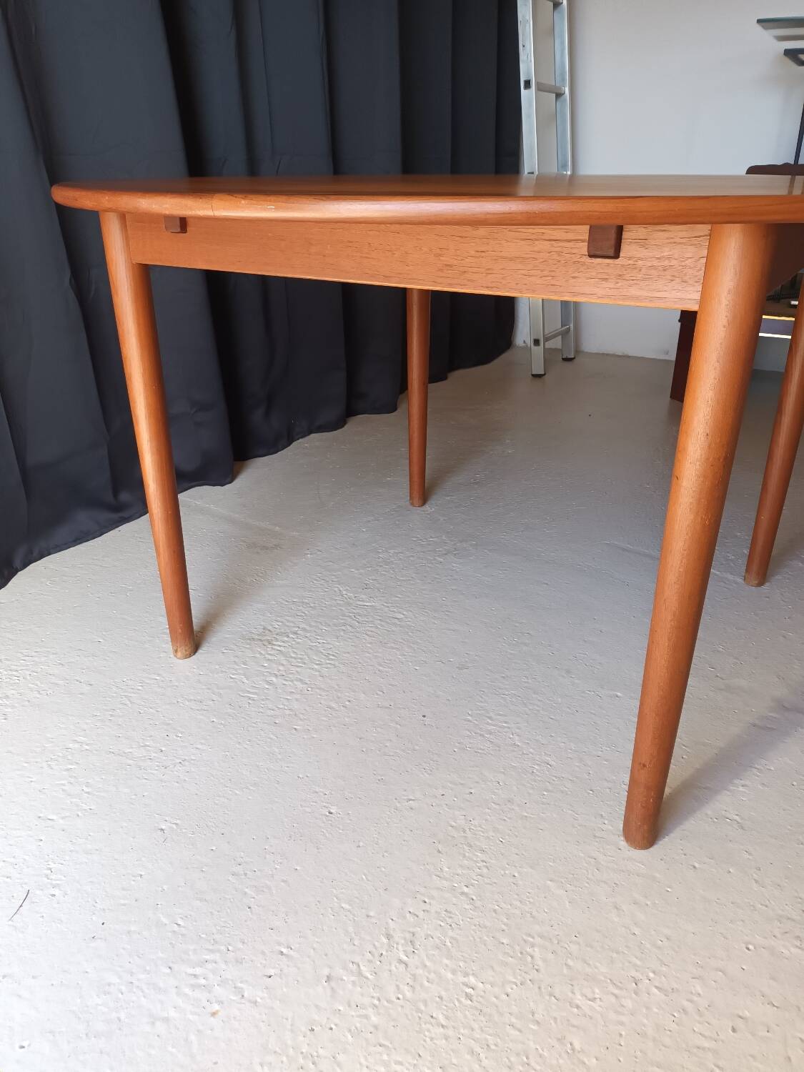 Scandinavian round table